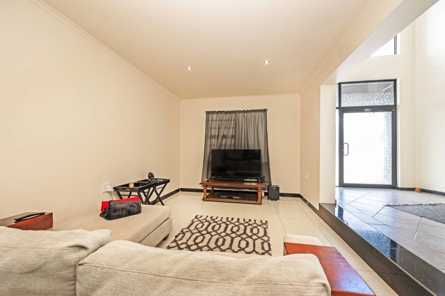 8 Bedroom Property for Sale in Plattekloof Western Cape